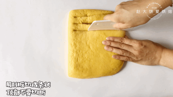 蓉吐司简单又好看的整形手法分享给你。K8凯发天生赢家松软香甜的金黄南瓜椰(图7) 蓉吐司简单又好看的整形手法分享给你。K8凯发天生赢家松软香甜的金黄南瓜椰(图7)