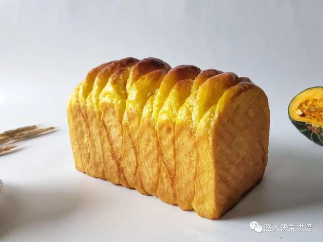 蓉吐司简单又好看的整形手法分享给你。K8凯发天生赢家松软香甜的金黄南瓜椰(图8) 蓉吐司简单又好看的整形手法分享给你。K8凯发天生赢家松软香甜的金黄南瓜椰(图8)