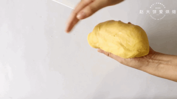 蓉吐司简单又好看的整形手法分享给你。K8凯发天生赢家松软香甜的金黄南瓜椰(图9) 蓉吐司简单又好看的整形手法分享给你。K8凯发天生赢家松软香甜的金黄南瓜椰(图9)