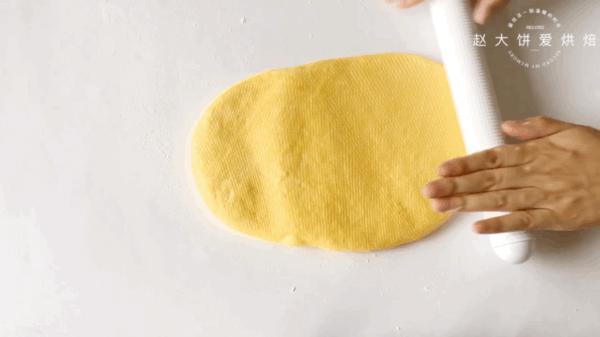 蓉吐司简单又好看的整形手法分享给你。K8凯发天生赢家松软香甜的金黄南瓜椰(图10)