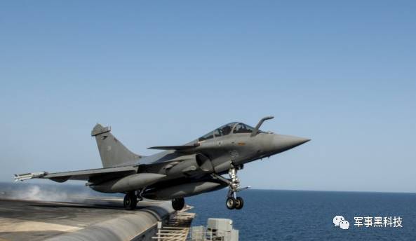 动力却只能跑25节被讽刺为“半艘航母”k8凯发一触即发40000吨小航母装核(图8)