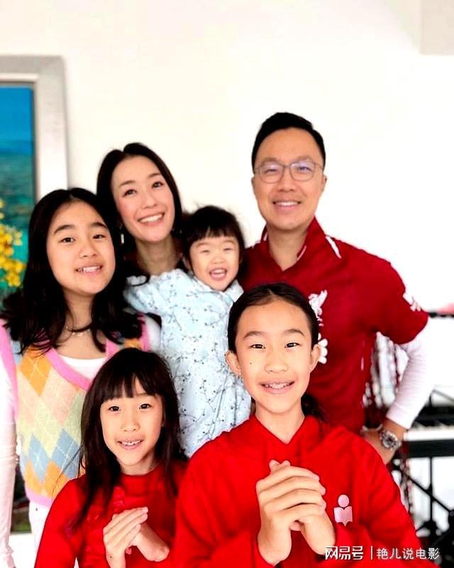 了四个女儿否认为了要生男孩子而继续生育k8凯发一触即发49岁香港女星已经生(图8)